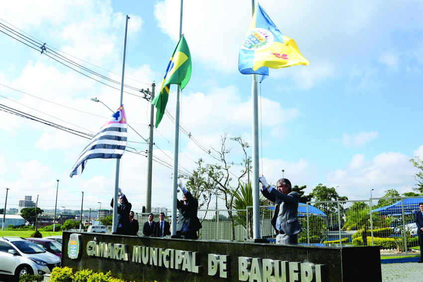 Barueri 68 anos: hasteamento das bandeiras marca início das comemorações