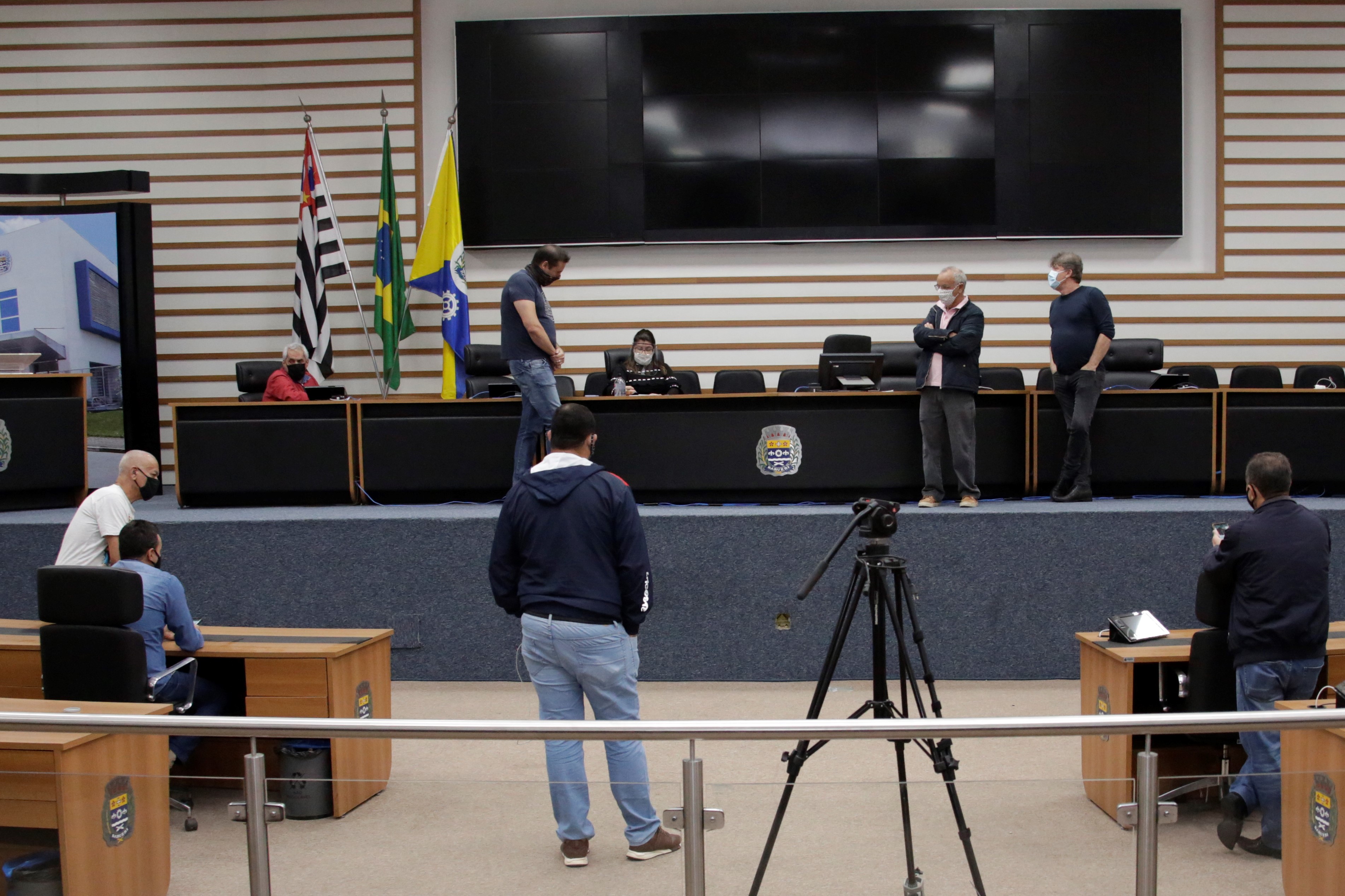 Câmara de Barueri mantém restrição de acesso ao prédio