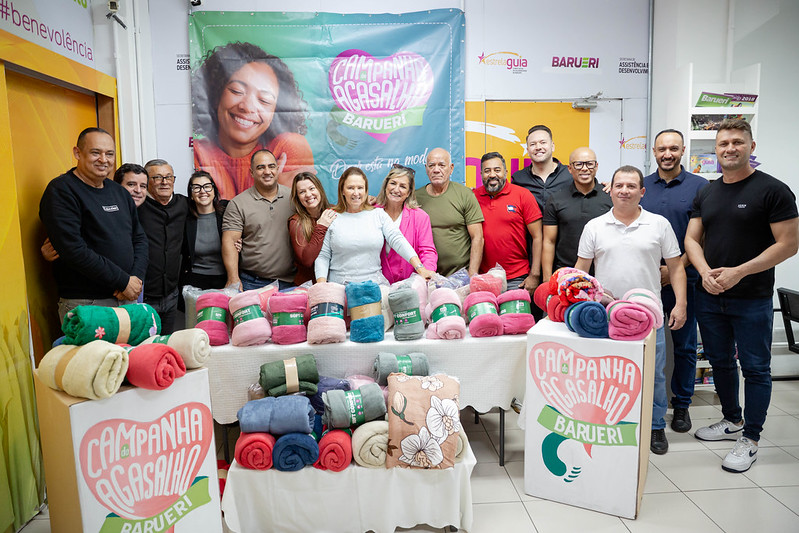 Câmara doa 420 mantas para a Campanha do Agasalho