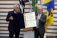 Câmara entrega título de cidadão benemérito a Nilton Apparecido Cardoso