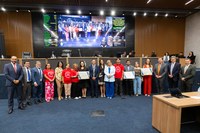 Câmara presta homenagem à trabalhadora voluntária