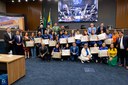 Equipe de vôlei recebe homenagem por título conquistado