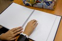 Escolas terão material didático acessível a alunos com deficiência visual Escolas terão material didático acessível a alunos com deficiência visual