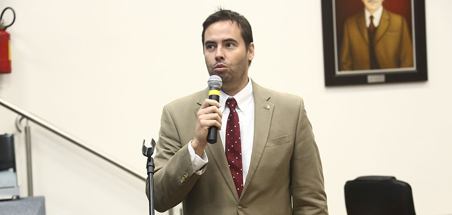 Fabião pede a construção de banheiros no campo do Jardim Silveira