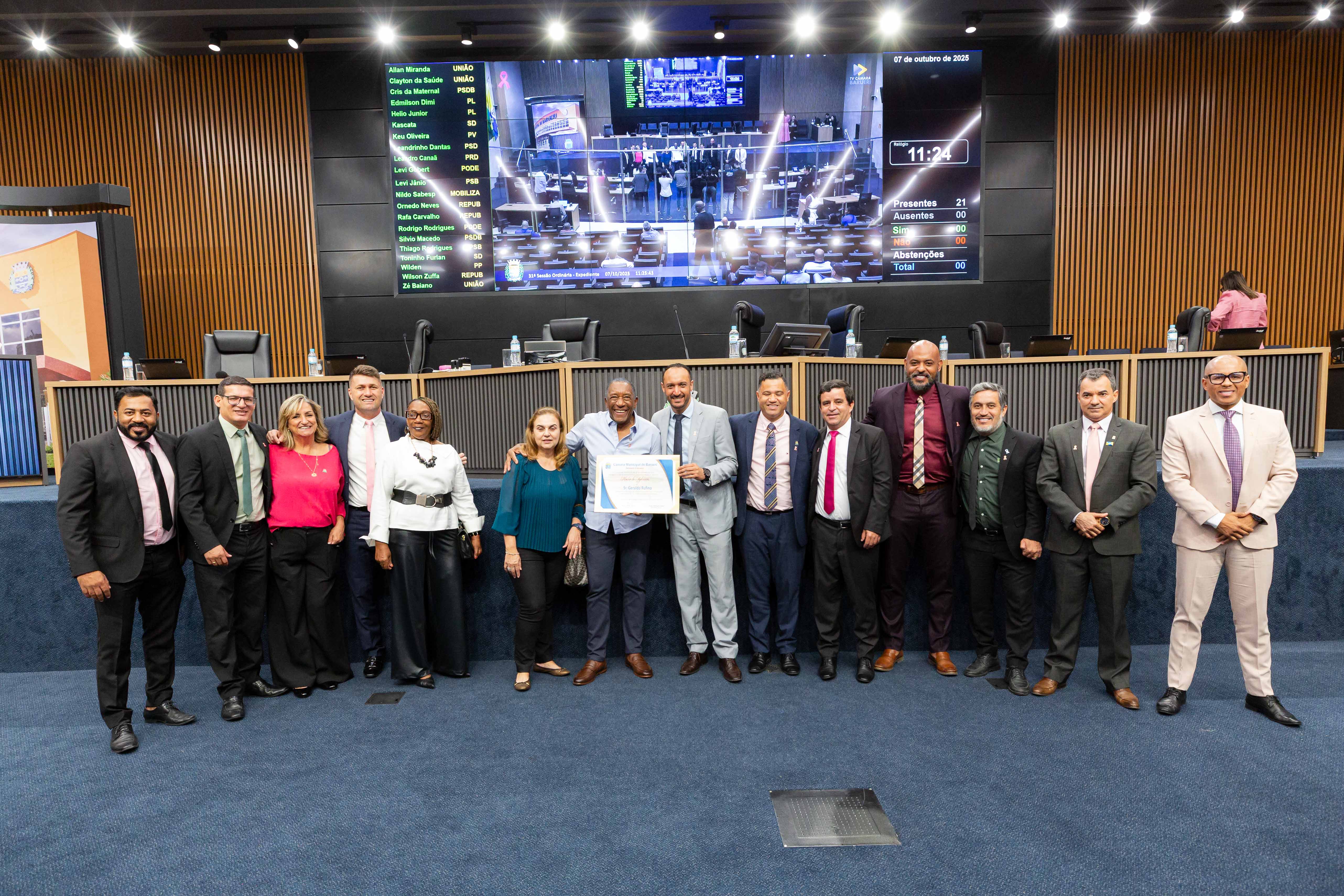 Geraldo Rufino recebe homenagem dos vereadores