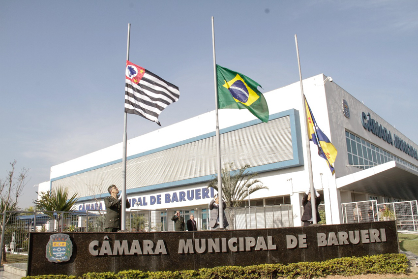Hasteamento das bandeiras marca o início das comemorações da Independência