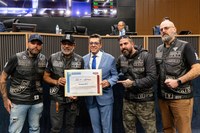 Insanos Moto Clube recebe homenagem por trabalho social