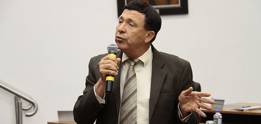 José de Melo pede dentista no Pronto Socorro Infantil