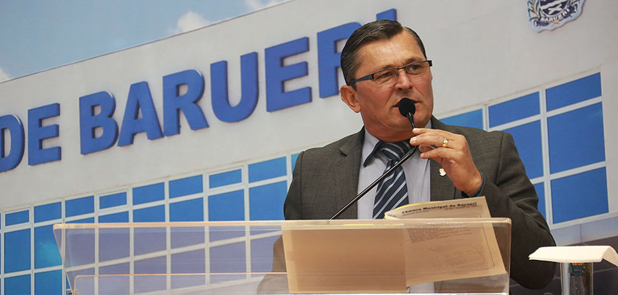 Kascata presta homenagem a memória de ex-funcionário