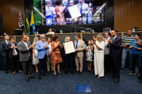 Médico Carlos Alberto Agarie recebe título de cidadão barueriense