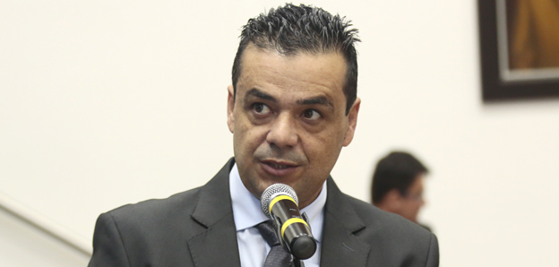 Neto Amorim quer sinal sonoro em semáforos para pedestre