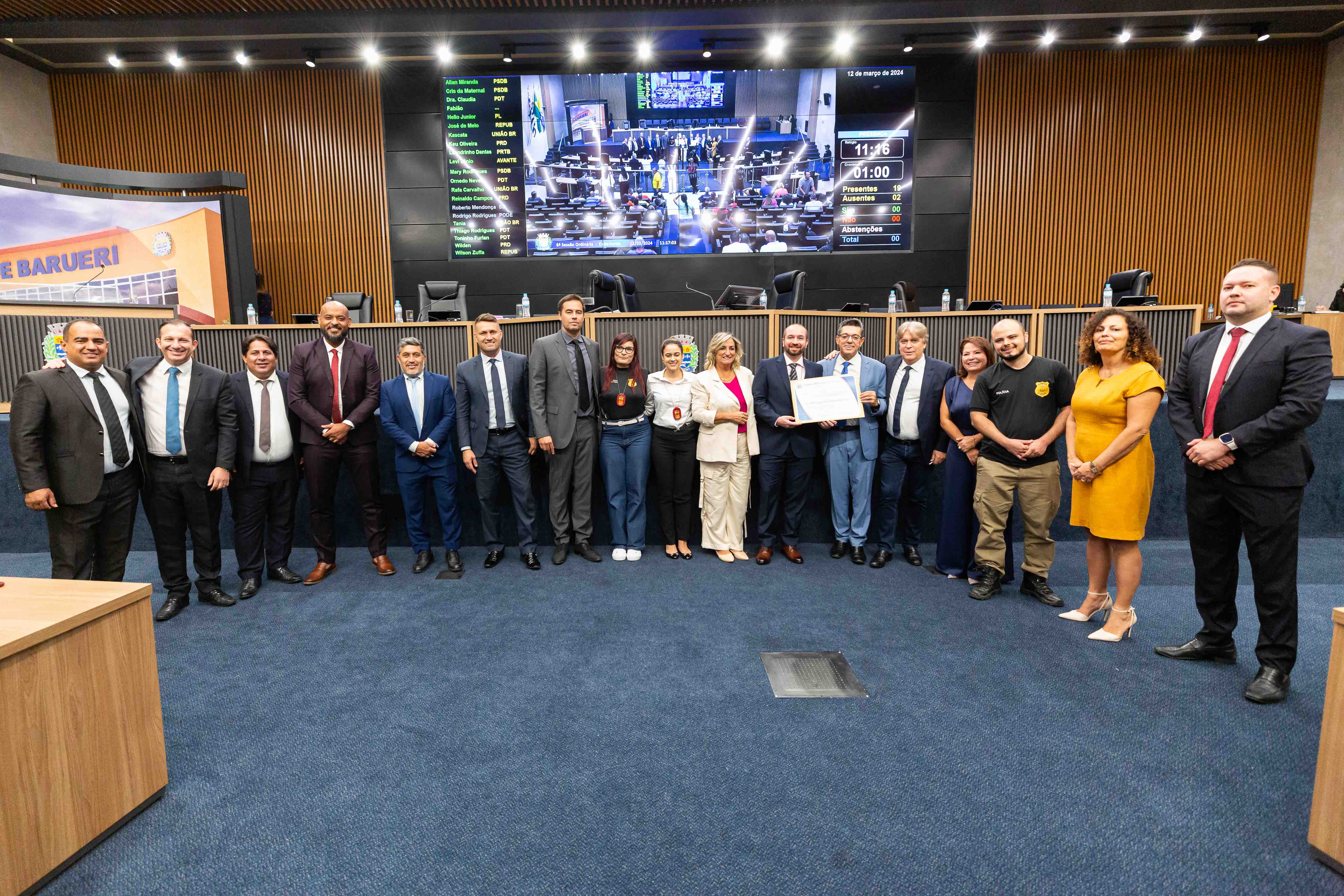 Plenário presta homenagem a chefe do Instituto de Criminalística de Barueri