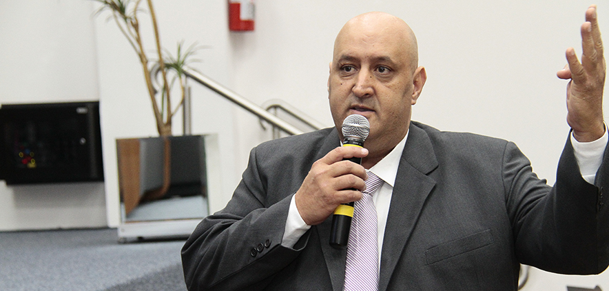 Rampa de acesso em pontos de ônibus é solicitada por Luiz do Supermercado Silva