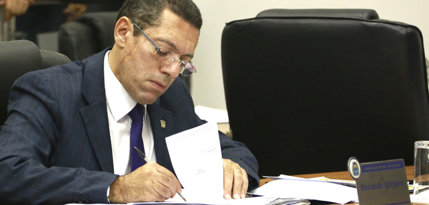 Reinaldo Campos pede criação de Farmácia Veterinária Popular