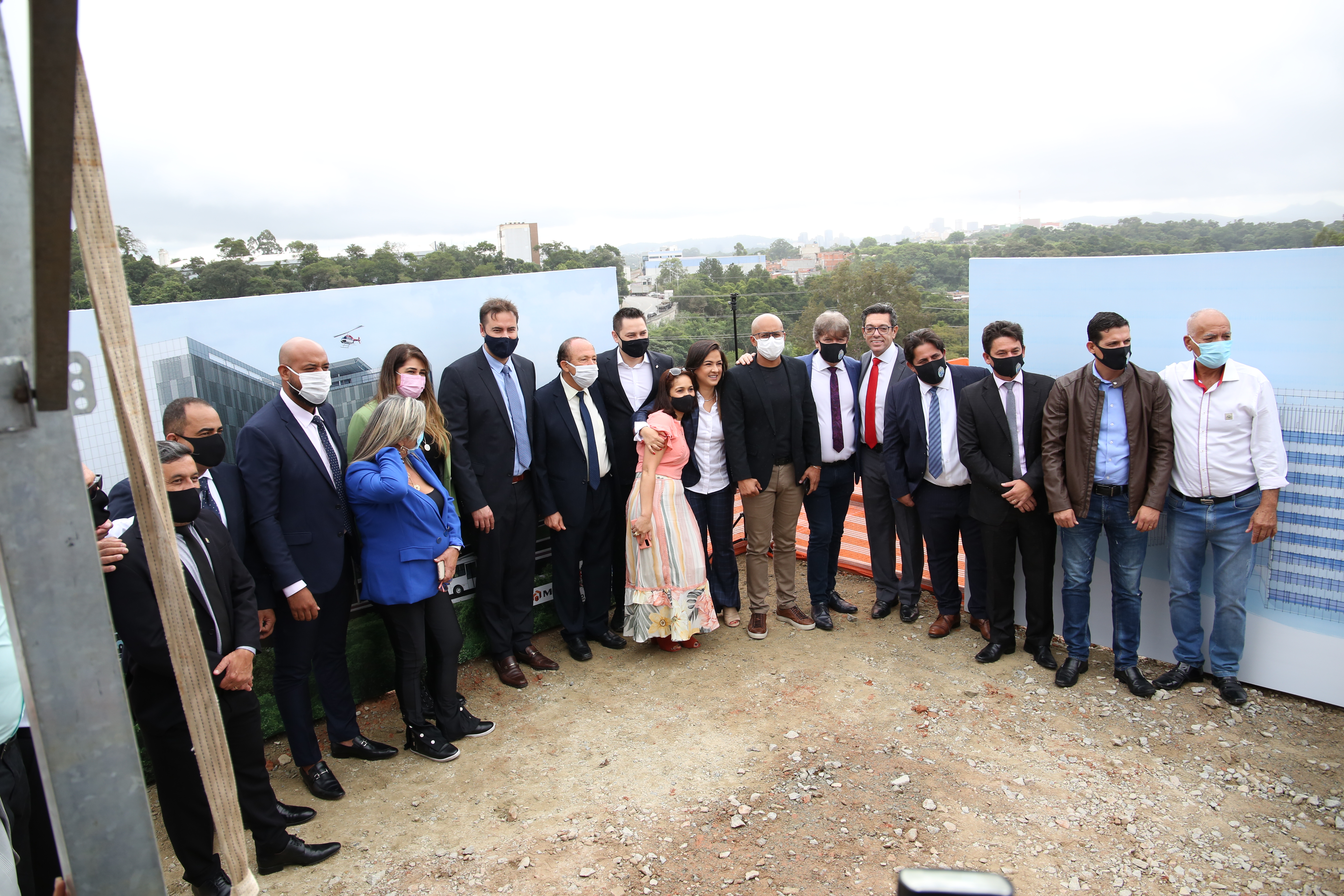 Vereadores visitam obras do Hospital Regional