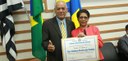 Zé Baiano entrega moção à servidora da secretária da saúde Zé Baiano entrega moção à servidora da secretária da saúde