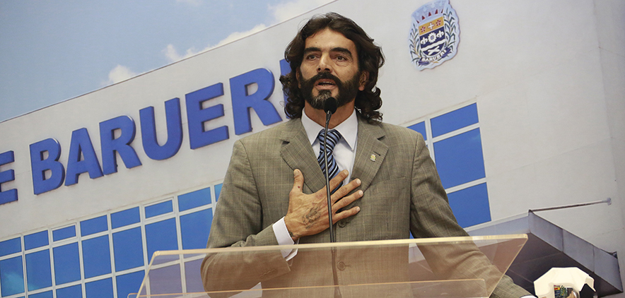 Zetti Bombeirinho pede construção de passarela